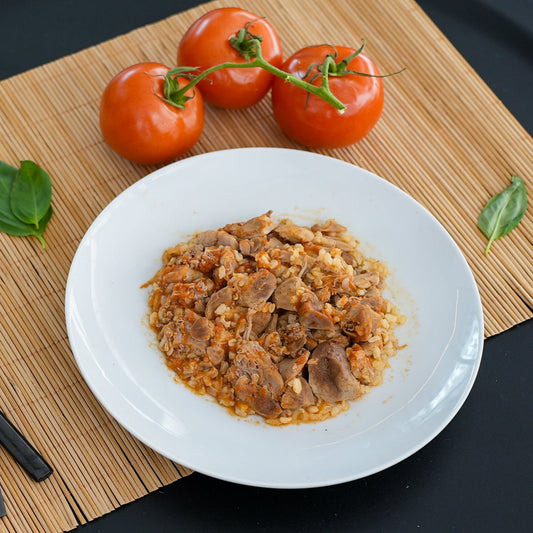 Pavo en salsa de tomate casera con arroz integral